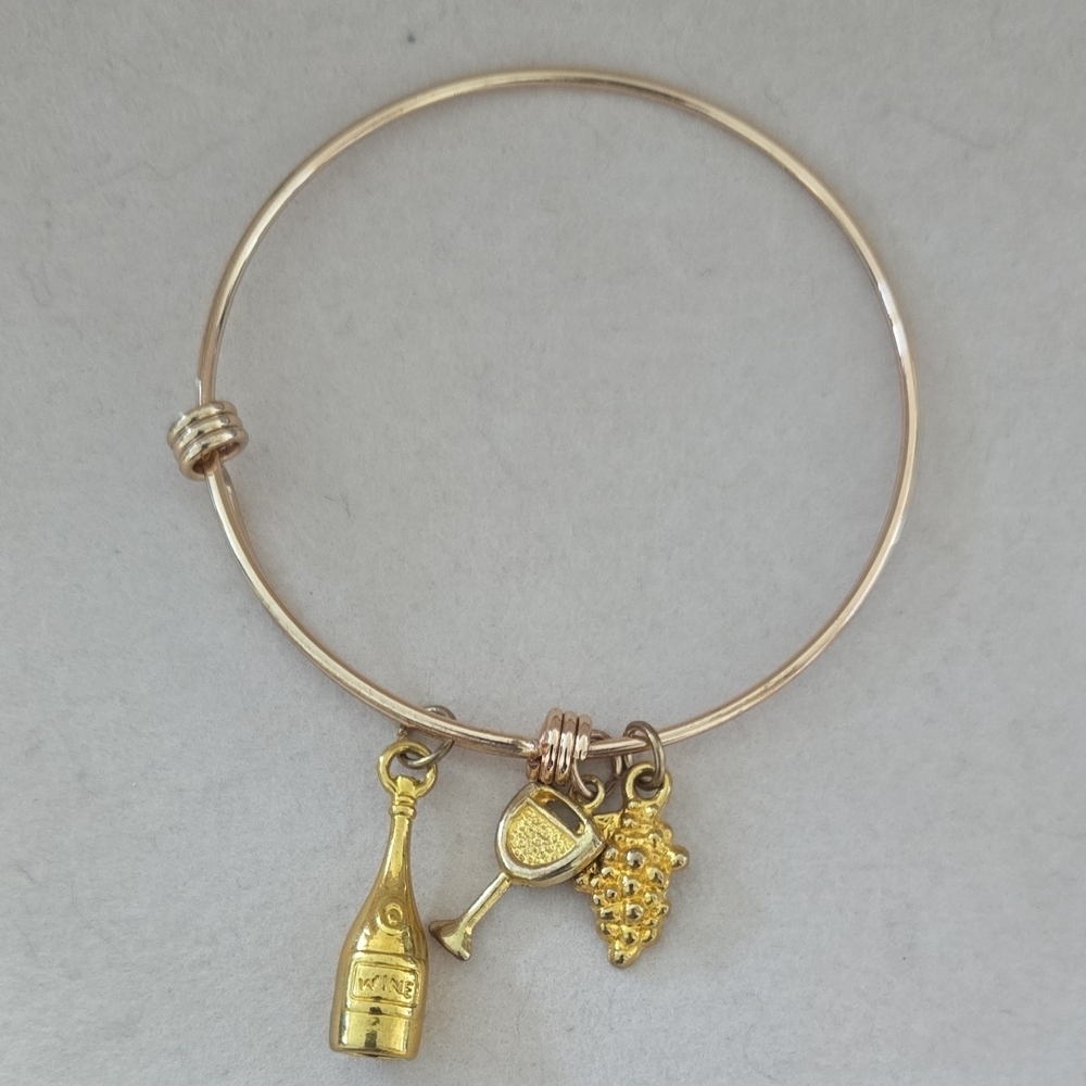 💫 Elegant Gold Charm Bracelet
